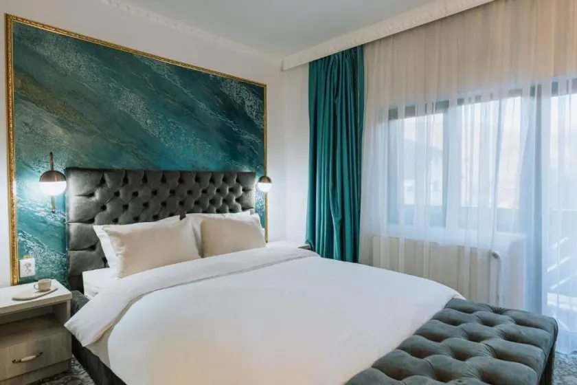 Suru Hotel & Restaurant - Image 1