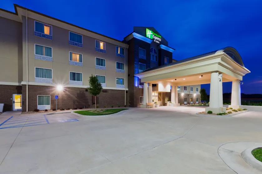 Holiday Inn Express Hotel & Suites Salina by IHG - Image 1