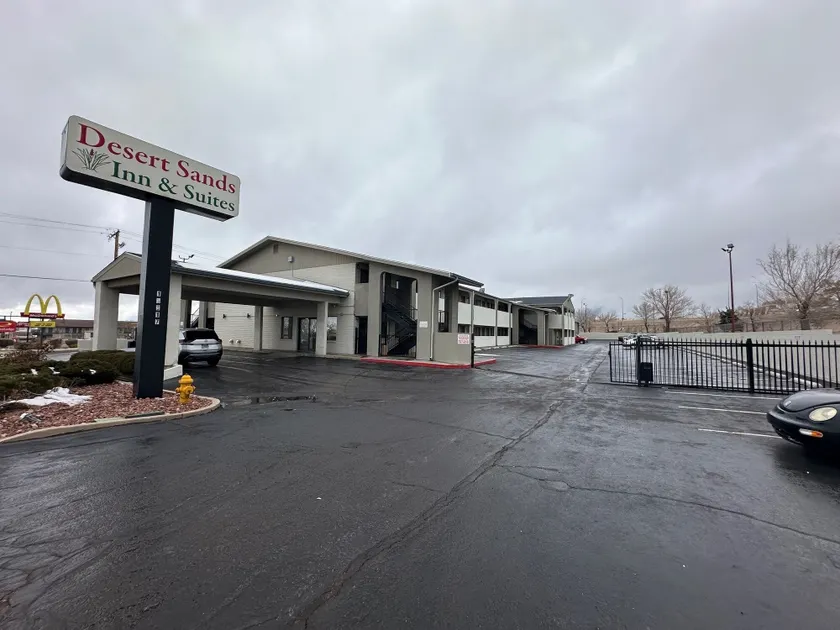 Desert Sands Inn & Suites - Image 1