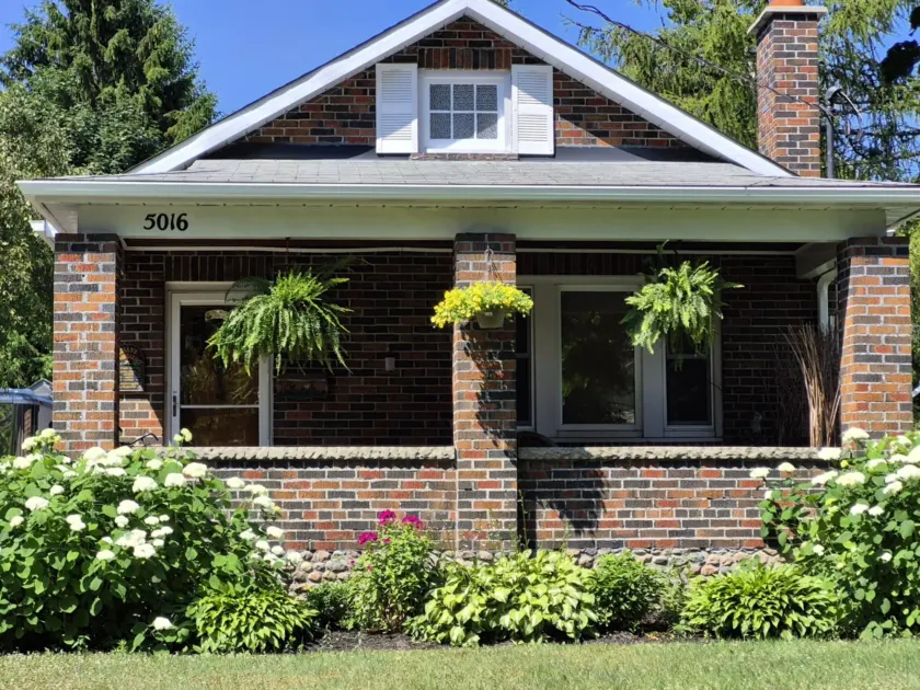 Susan's Sanctuary Bed & Breakfast - Image 1