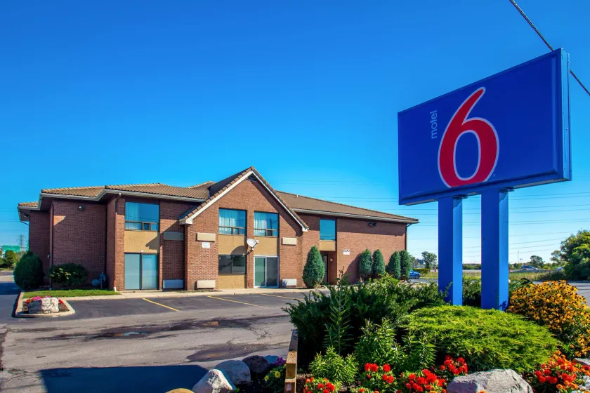 Motel 6-Amherst, NY - Buffalo - Image 1
