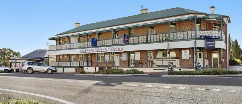 Central Hotel Stroud - Image 1
