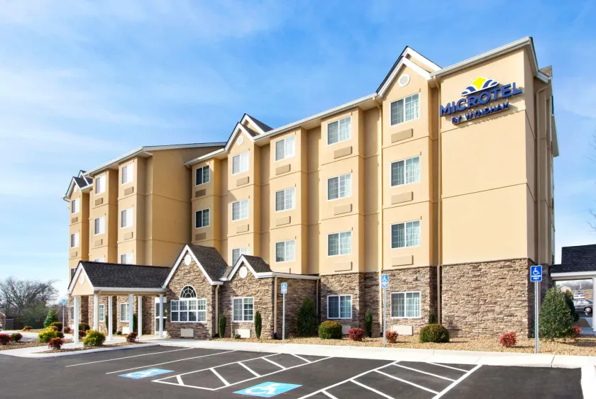 Microtel Inn & Suites by Wyndham - Image 1