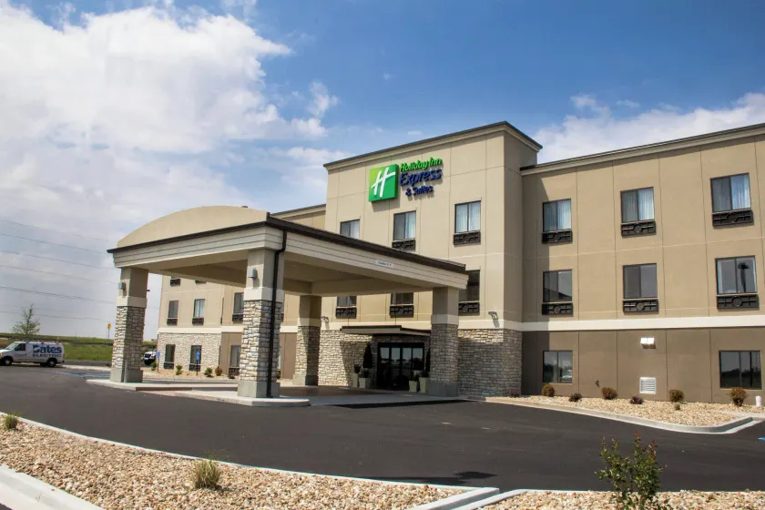Holiday Inn Express and Suites Sikeston by IHG - Image 1