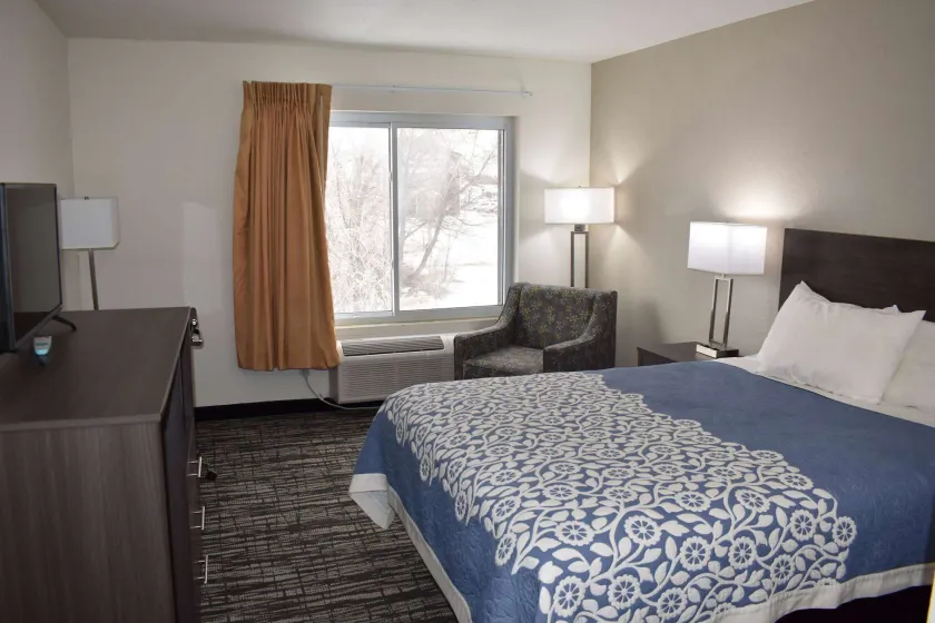 Super 8 by Wyndham Grand Island - Image 1
