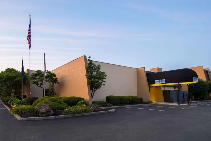 Park Inn by Radisson Sharon - Image 1
