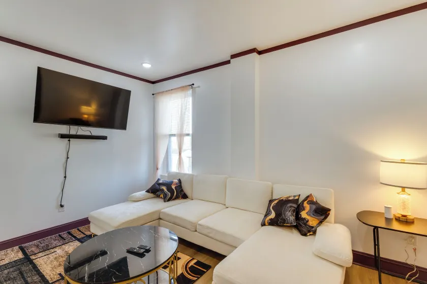 7 Mi to Lincoln Financial! Charming Philly Apt - Image 1