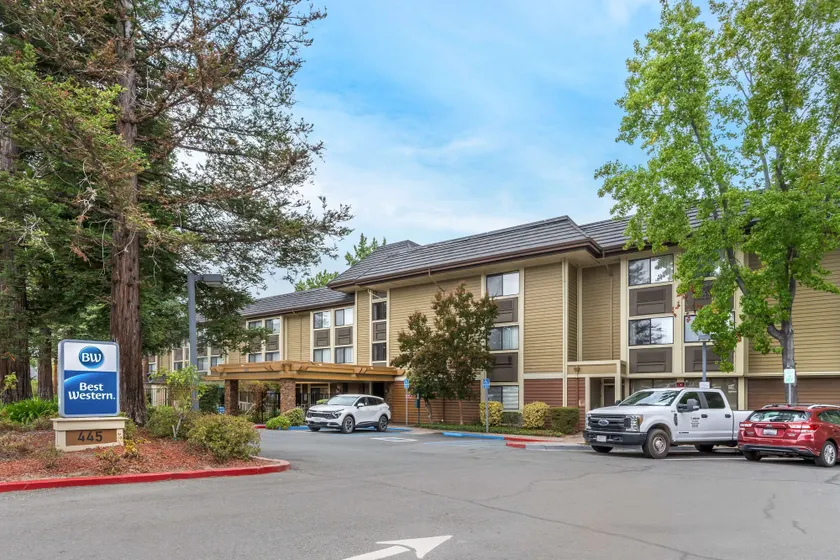Best Western John Muir Inn - Image 1