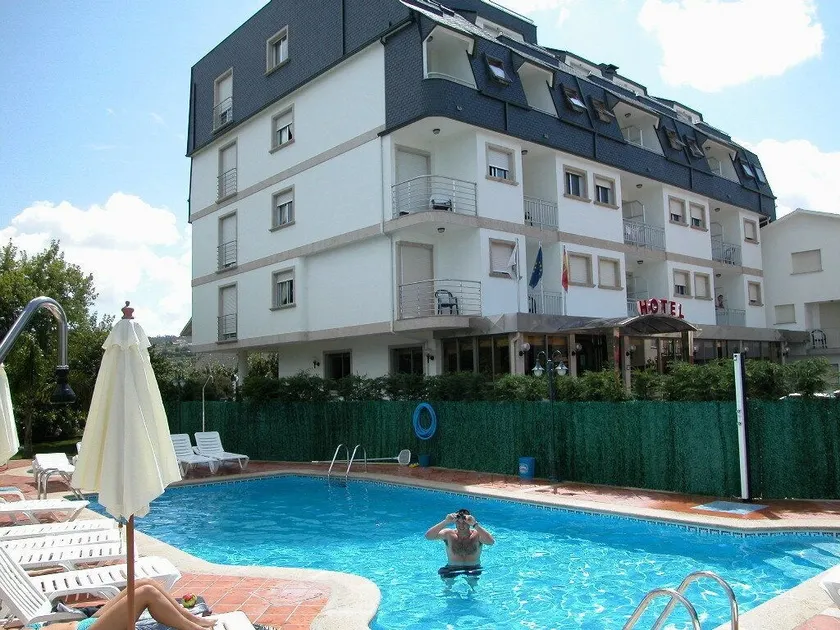 Hotel Piñeiro 2 Estrellas Superior - Image 1