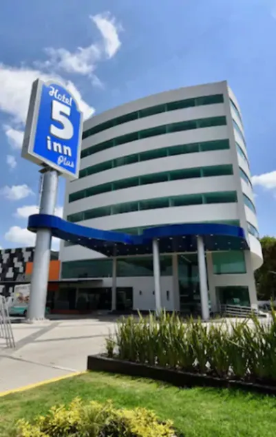Hotel 5 Inn Plus - Image 1