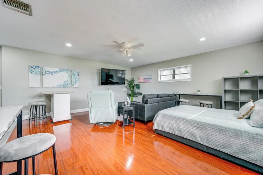 Walk to Hard Rock Casino: Cozy Studio! - Image 1