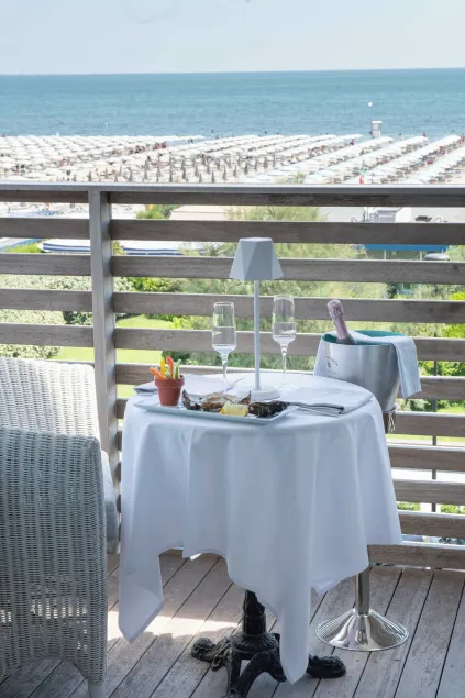 Kiss Beachfront Hotel & Restaurant - Image 1