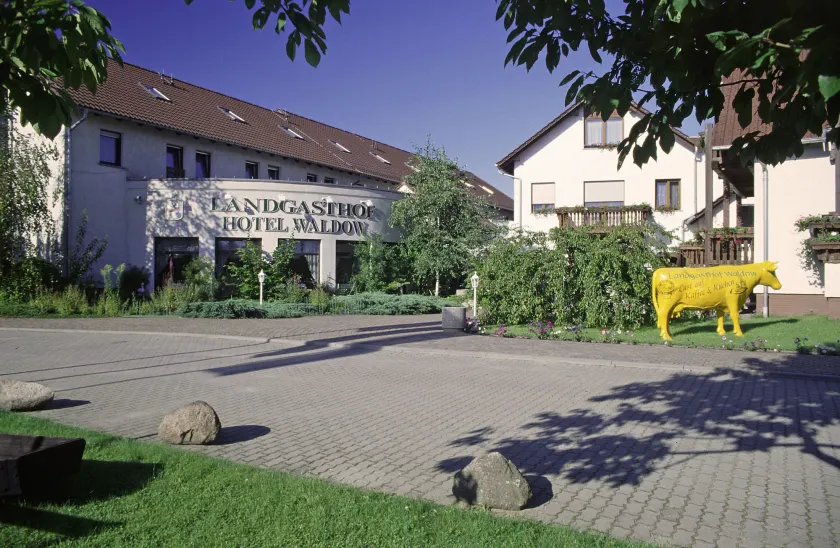 Landgasthof & Hotel Waldow - Image 1