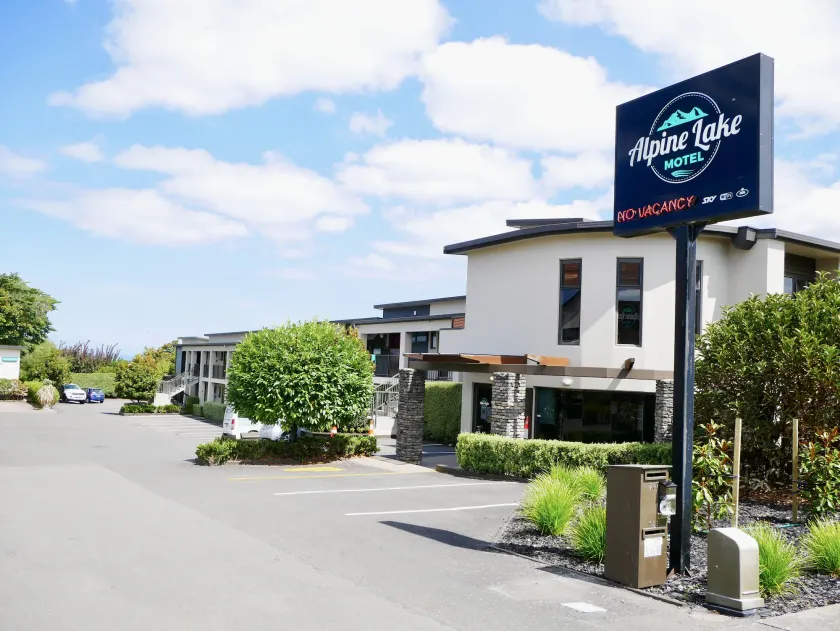 Alpine Lake Motel - Image 1