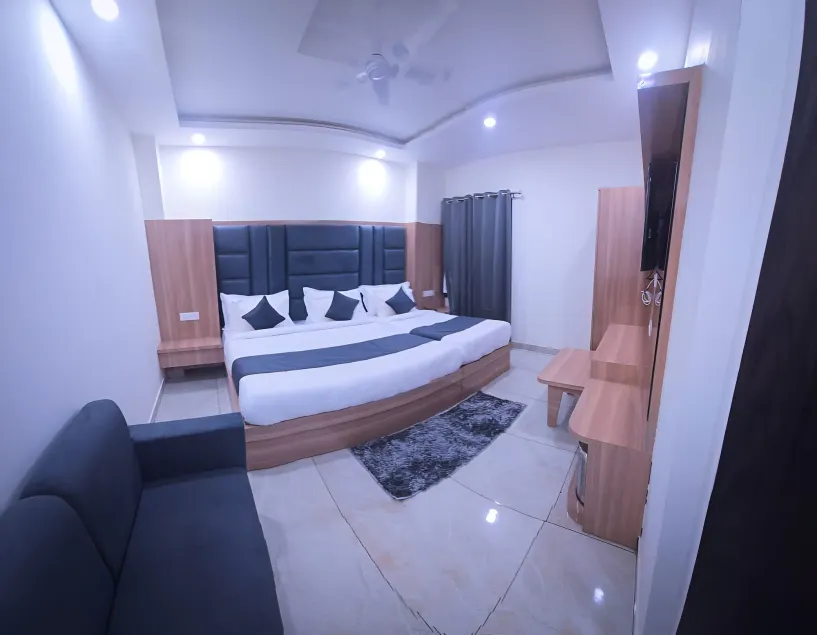 Hotel The Katra Avenue - Image 1