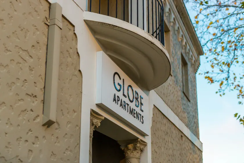 Globe Apartments - Image 1