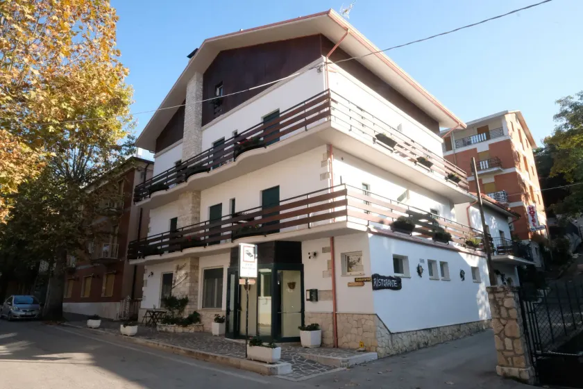 Hotel B&B Pescofalcone - Image 1