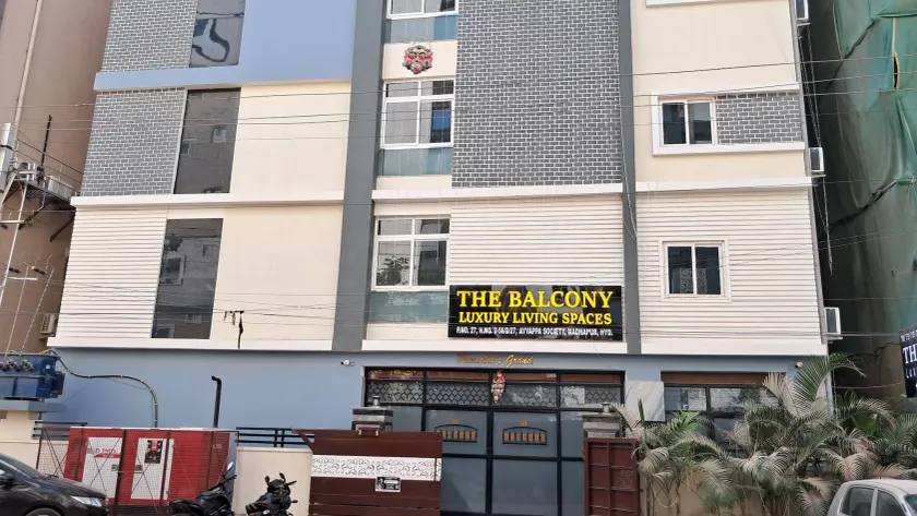The Balcony Hotel - Image 1