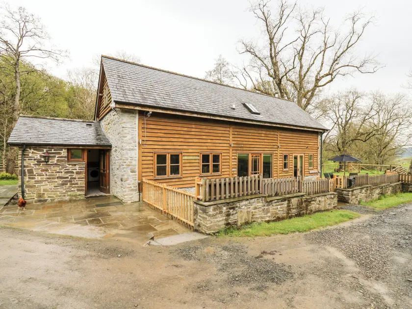 Ploony Barn - Image 1