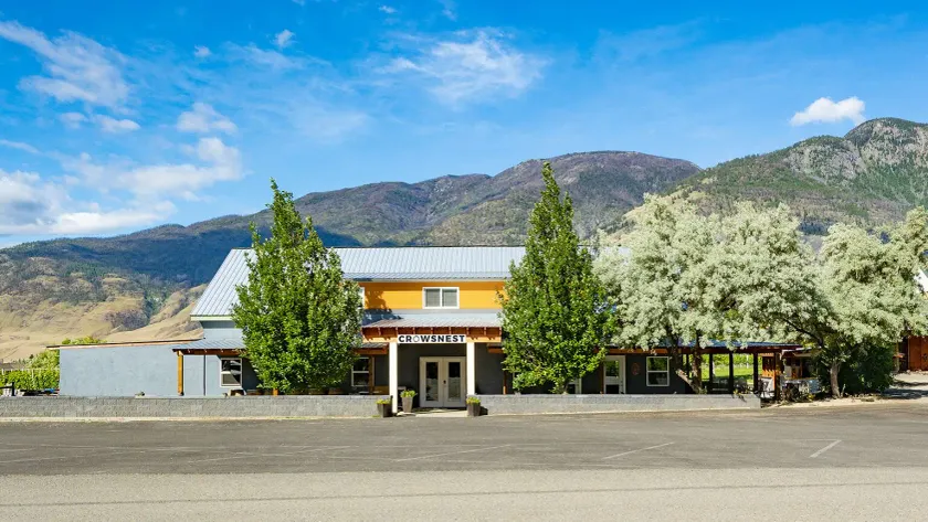 Crowsnest Vineyards Guesthouse - Image 1