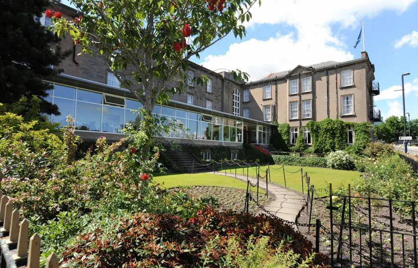 The Royal George Hotel - Image 1
