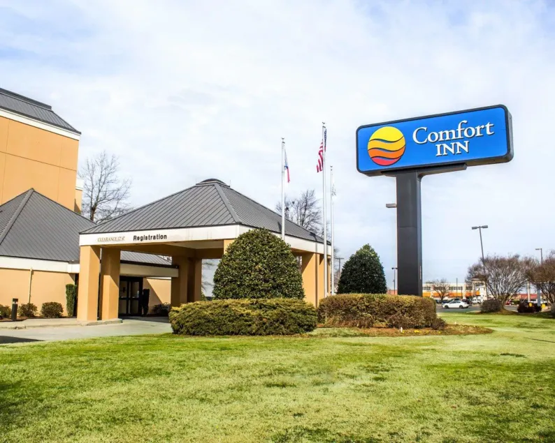 Comfort Inn Fayetteville near Fort Bragg - Image 1