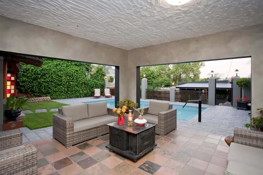 Miles B&B Guest House - Image 1