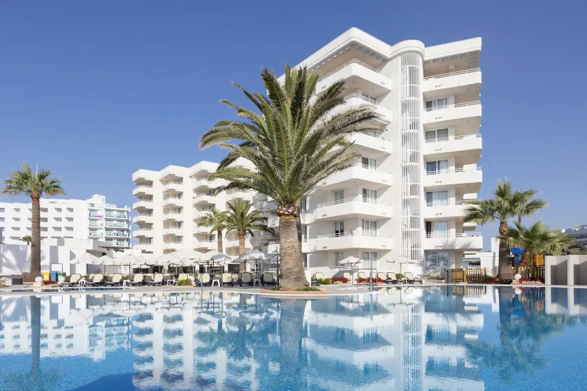 Hipotels Mercedes Aparthotel - Image 1