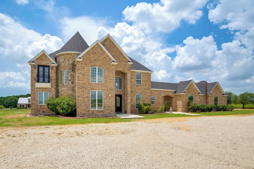 Sprawling Countryside Home in Dallas Area - Image 1