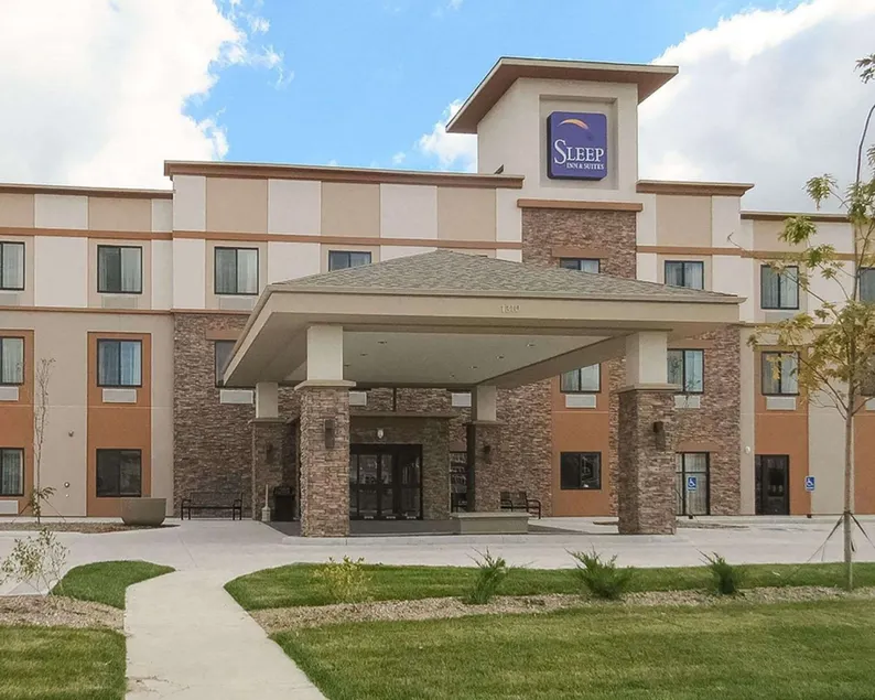 Sleep Inn & Suites Fort Dodge - Image 1