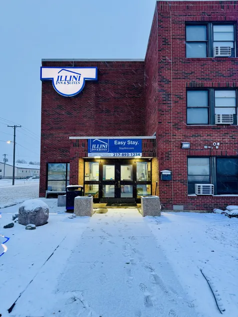 Illini Inn & Suites - Image 1