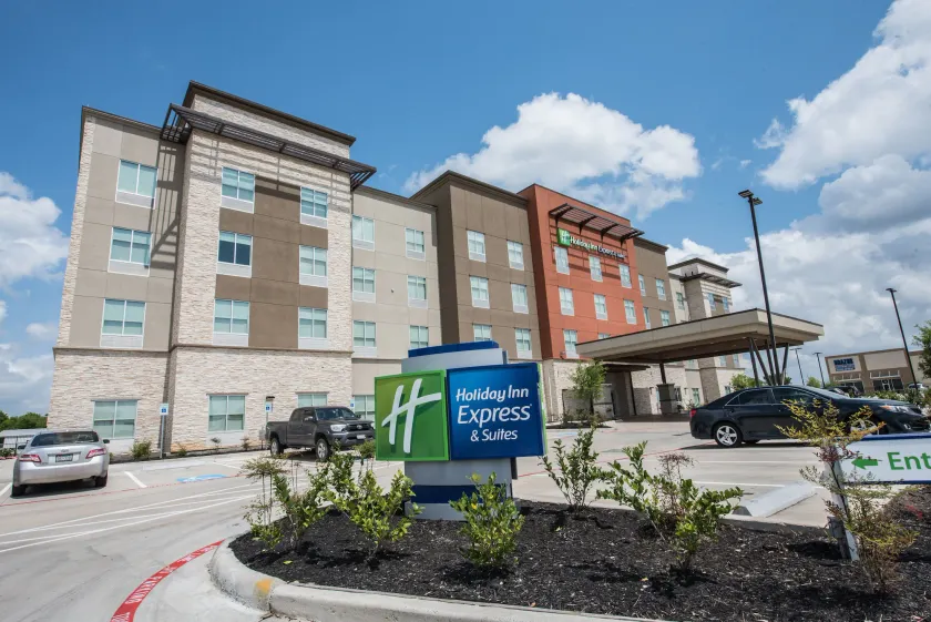 Holiday Inn Express & Suites Houston - Hobby Airport Area by IHG - Image 1