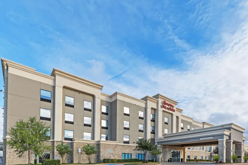 Hampton Inn & Suites Dallas I-30 Cockrell Hill - Image 1