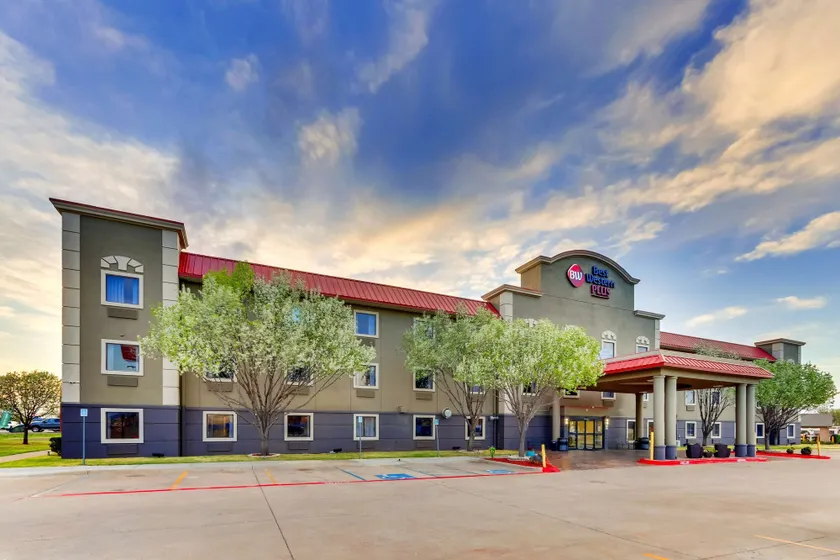 Best Western Plus University Inn & Suites - Image 1