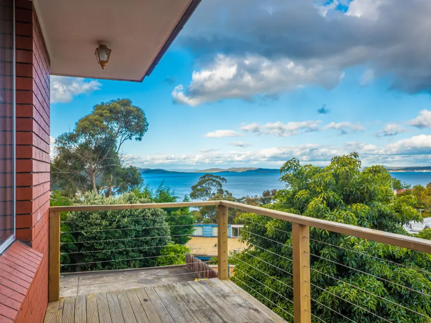 Family Home at Kingston Beach - Image 1