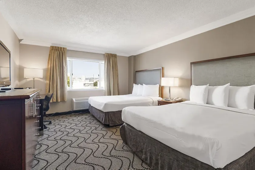 Jack London Inn - Image 1