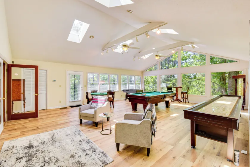 Deck & Game Room: Mountaintop Hideaway in Tiger! - Image 1