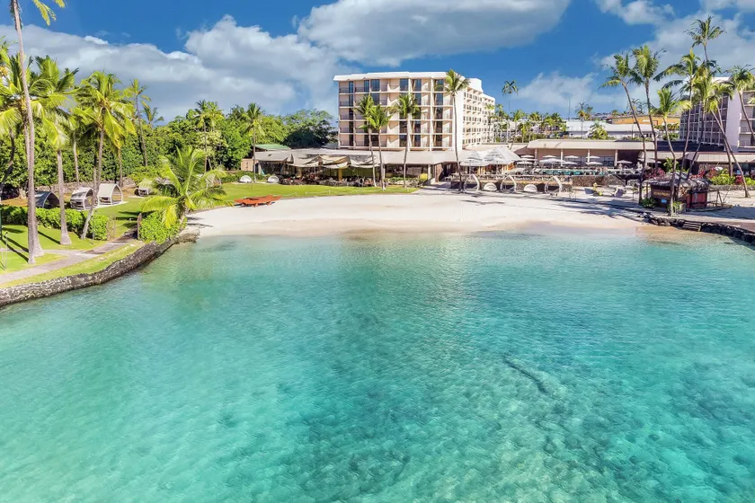 Courtyard by Marriott King Kamehameha's Kona Beach Hotel - Image 1
