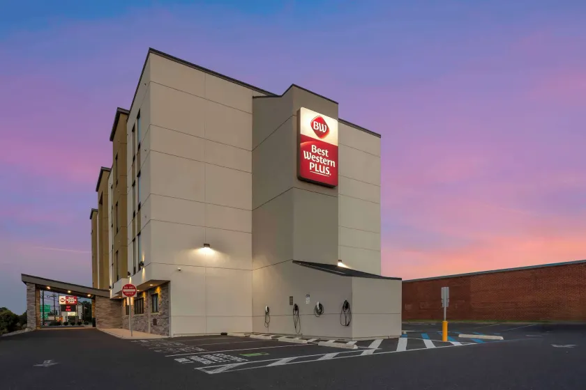 Best Western Plus Philadelphia-Pennsauken Hotel - Image 1