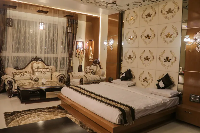 Hotel Rajahamsa - Image 1
