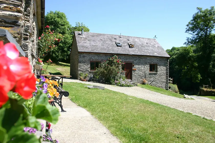 The Granary @ Troedyrhiw Holiday Cottages, Cardigan Bay, Wales vestkyst - Image 1