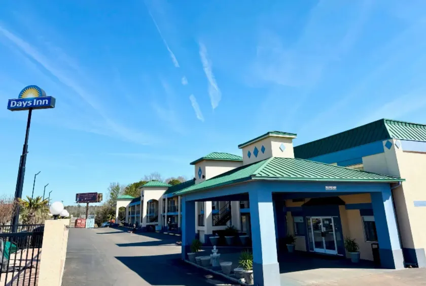 Days Inn by Wyndham Greenville - Image 1