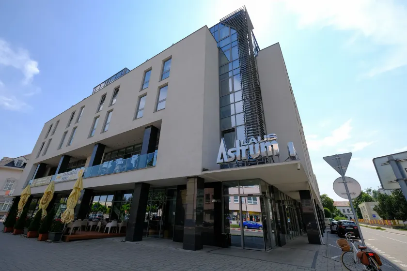 Business Hotel Astrum Laus - Image 1