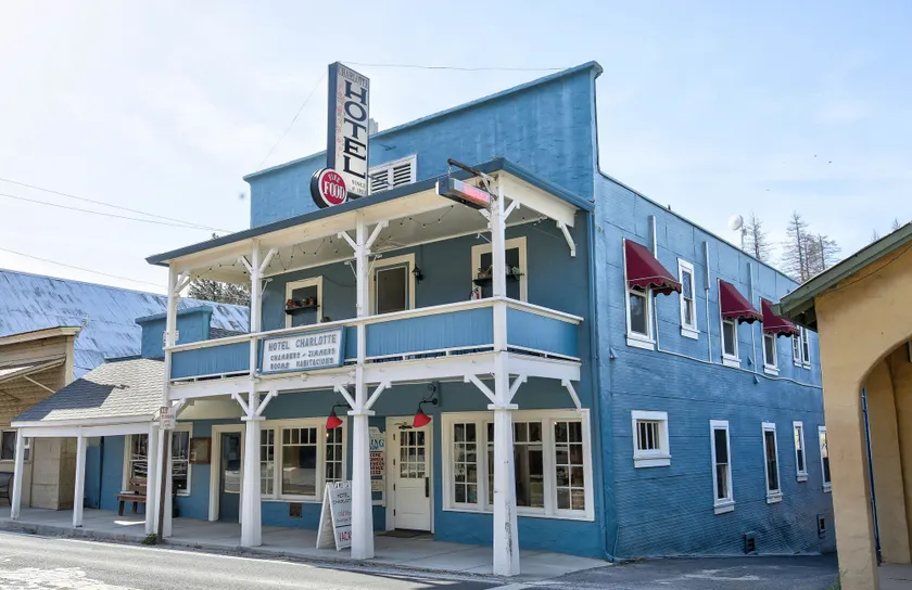 Hotel Charlotte - Image 1