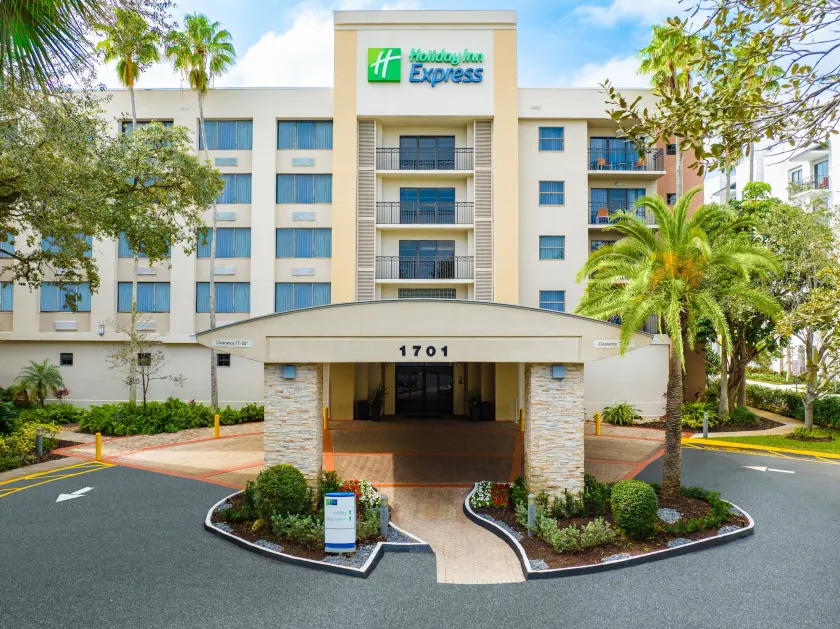Holiday Inn Express Hotel & Suites Ft. Lauderdale-Plantation by IHG - Image 1