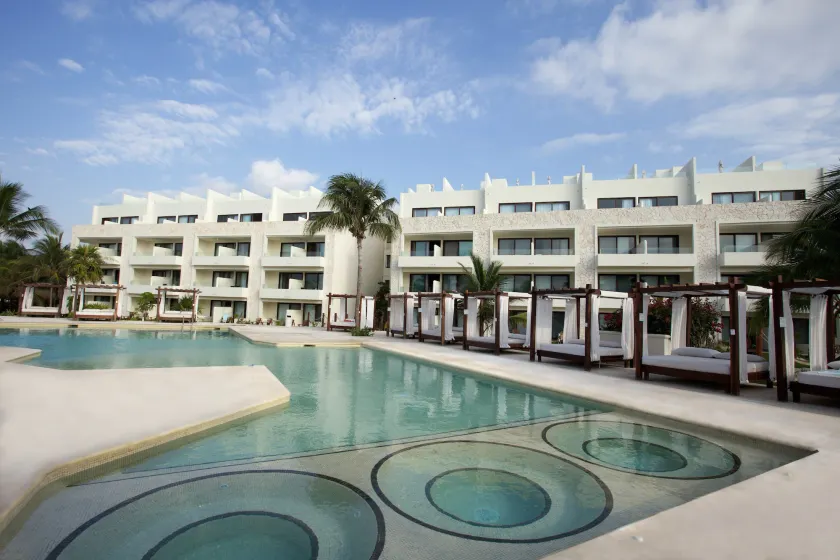 Akumal Bay Beach & Spa Resort - Image 1