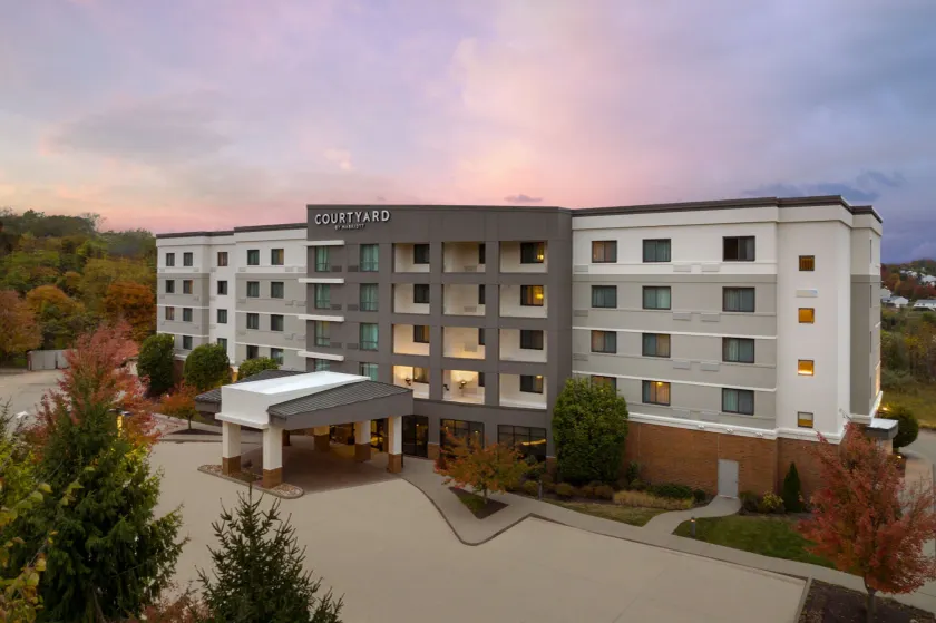 Courtyard by Marriott Pittsburgh Washington Meadow Lands - Image 1