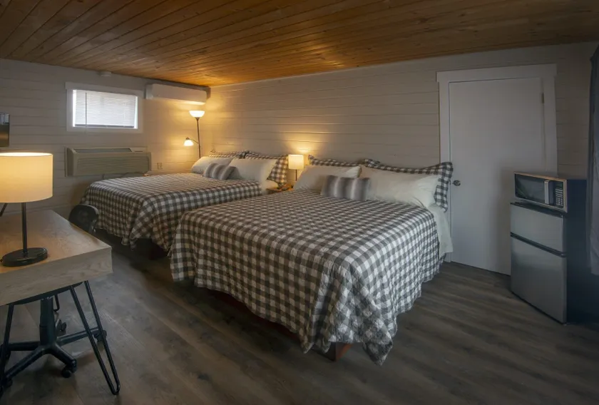 Rustic Inn - Image 1