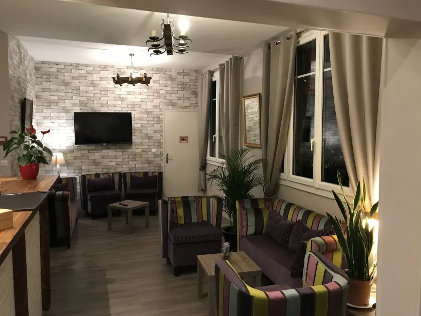 HÔTEL LES IRIS - Image 1