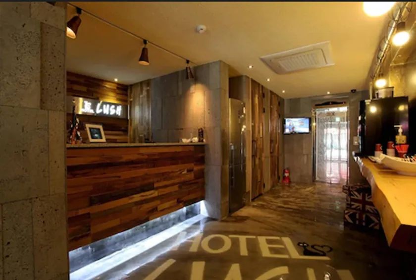 Hwagok Lush Hotel - Image 1